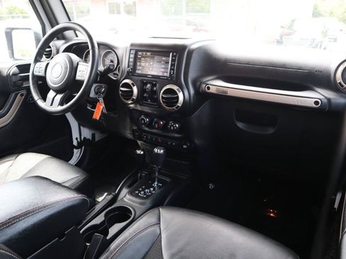 Used 2016 Jeep Wrangler Unlimited Sahara AWD/4WD image 11