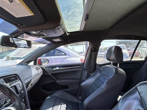 Used 2015 Volkswagen GTI SE image 17