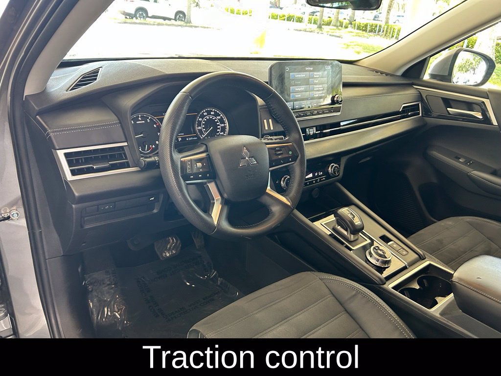 Used 2023 Mitsubishi Outlander SE FWD image 6