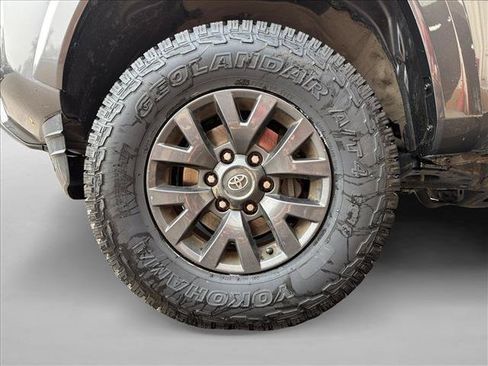 Used 2023 Toyota Tacoma SR5 AWD/4WD image 9