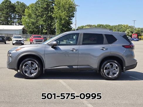 Used 2026 Nissan Rogue SV FWD image 2