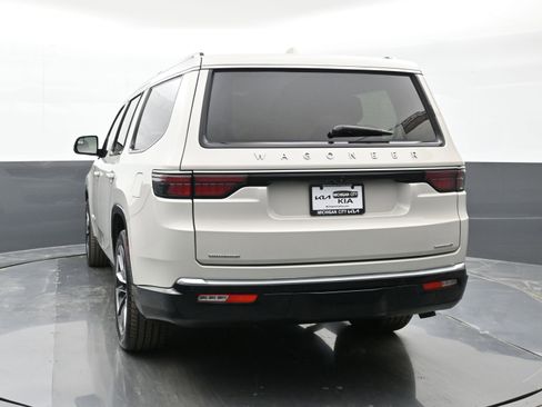 Used 2022 Jeep Wagoneer Series III w/ Premium Group I image 7