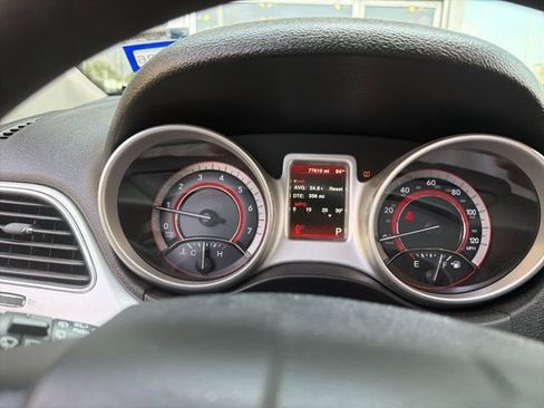Used 2019 Dodge Journey SE FWD image 6
