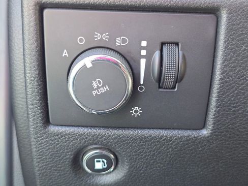 Used 2014 Jeep Grand Cherokee Overland w/ Advanced Technology Group AWD/4WD image 26