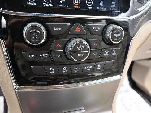 Used 2020 Jeep Grand Cherokee Limited w/ Luxury Group II AWD/4WD image 41