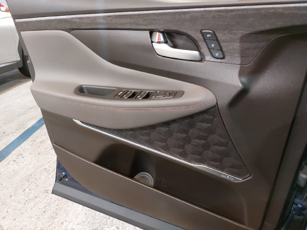 Used 2020 Hyundai Santa Fe Limited FWD image 23
