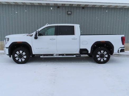 Used 2024 GMC Sierra 2500 Denali image 8