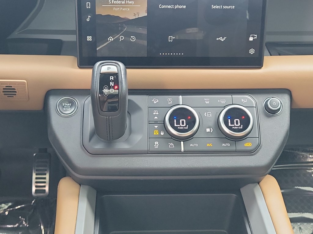 Used 2025 Land Rover Defender 110 X AWD/4WD image 19