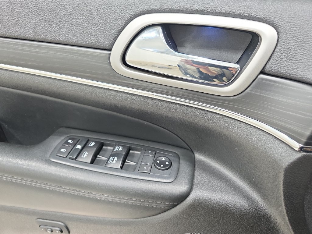 Used 2020 Jeep Grand Cherokee Limited AWD/4WD image 28