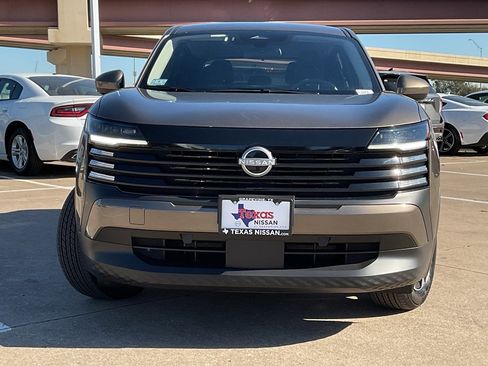 Used 2025 Nissan Kicks SV image 3