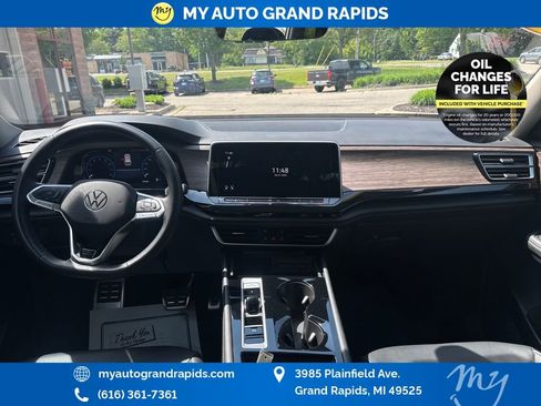 Used 2024 Volkswagen Atlas SEL Premium R-Line AWD/4WD image 12