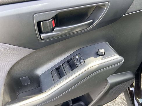 Used 2022 Toyota Highlander L image 13