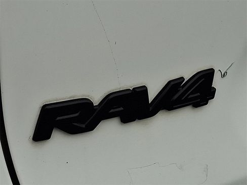 Used 2022 Toyota RAV4 XLE image 30