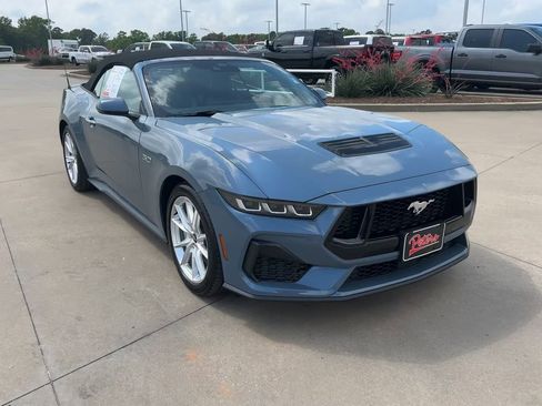 Used 2025 Ford Mustang GT Premium RWD image 3