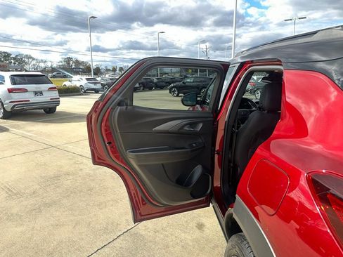 Used 2022 Chevrolet TrailBlazer RS w/ Sun and Liftgate Package image 23