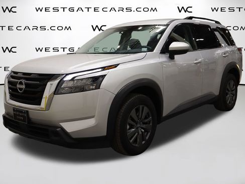Used 2024 Nissan Pathfinder SV image 1
