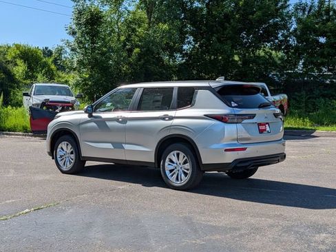 New 2026 Mitsubishi Outlander ES AWD/4WD image 2