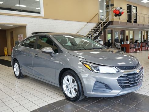 Used 2019 Chevrolet Cruze LT FWD image 19