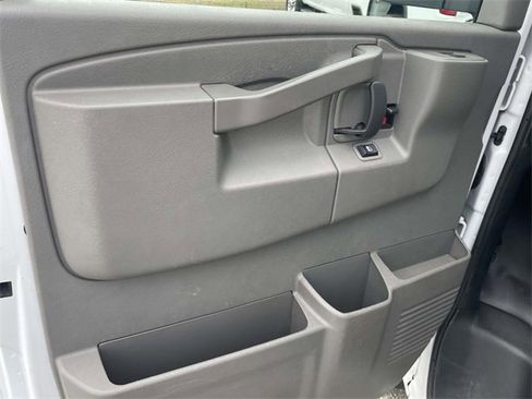 Used 2021 Chevrolet Express 2500 w/ Driver Convenience Package image 15