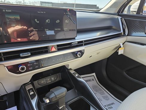 New 2026 Kia Sorento S image 13