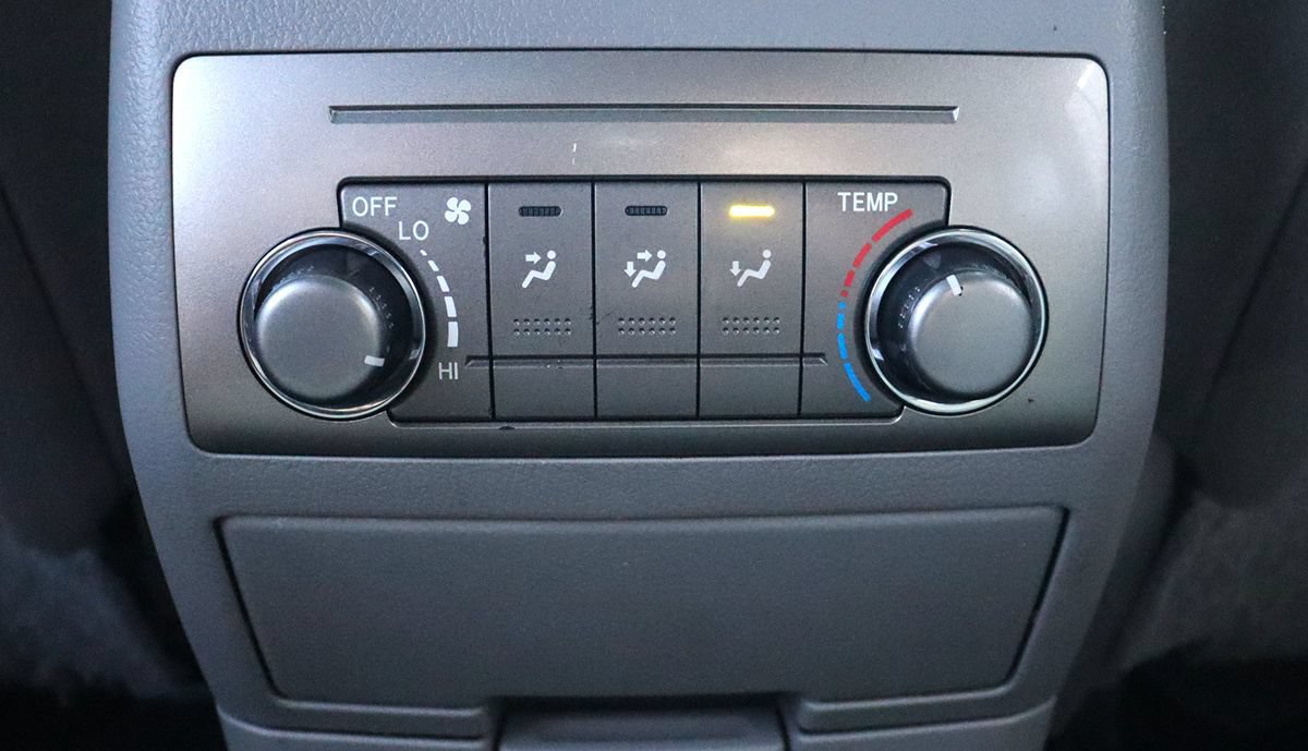 Used 2013 Toyota Highlander Plus FWD image 32