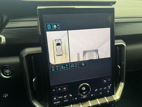Certified 2025 GMC Acadia Elevation FWD image 17