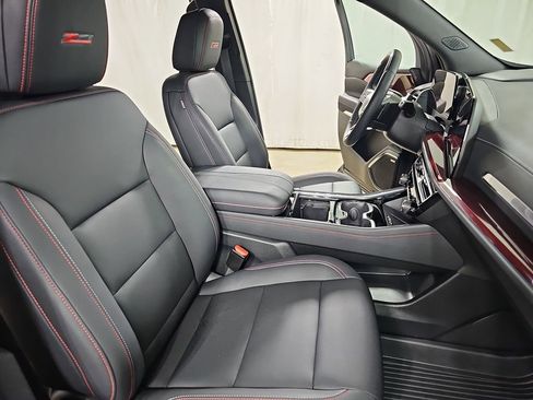 Certified 2024 Chevrolet Traverse Z71 w/ Enhanced Driving Package image 13