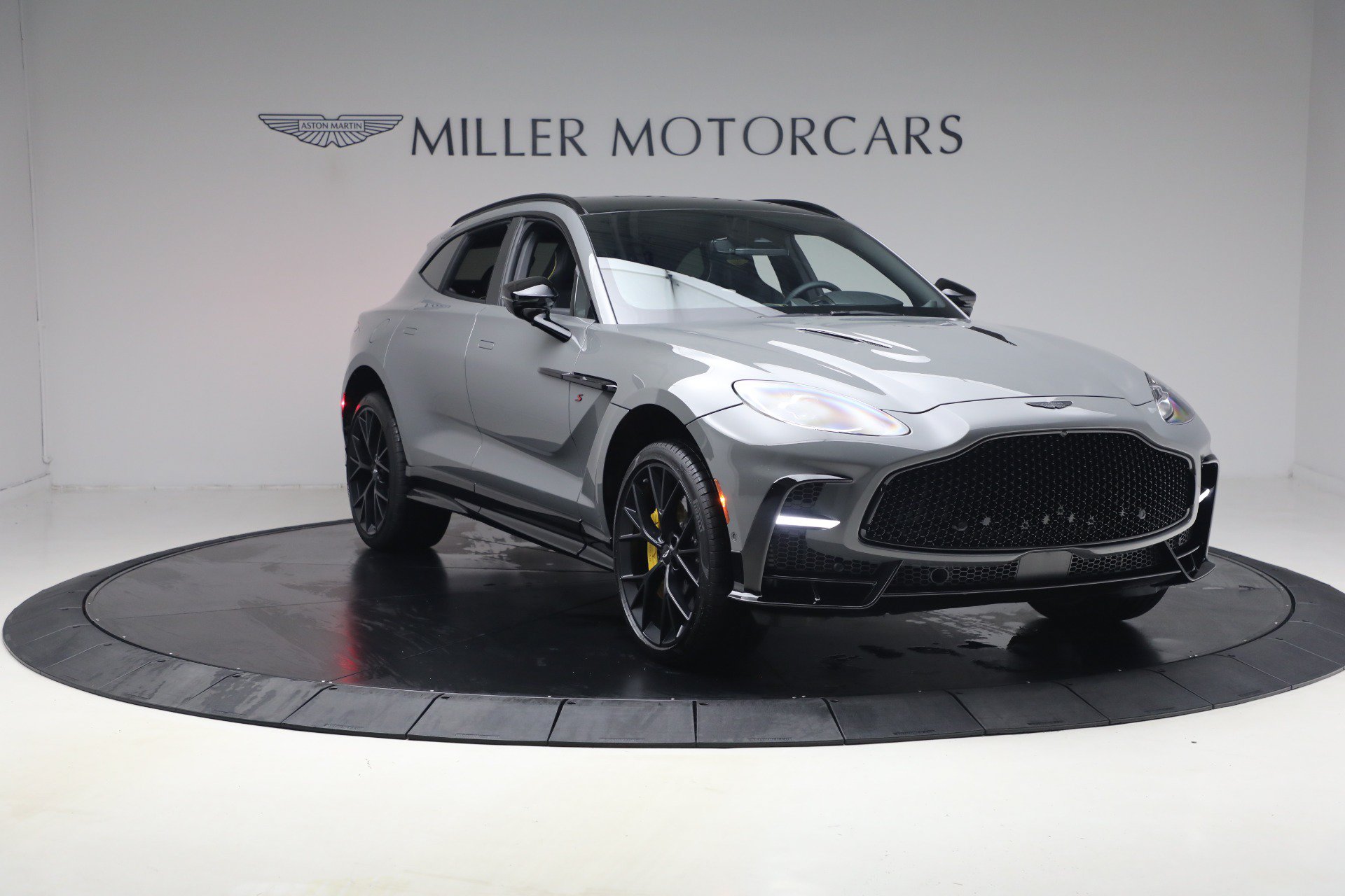 Used 2026 Aston Martin DBX S AWD/4WD image 11