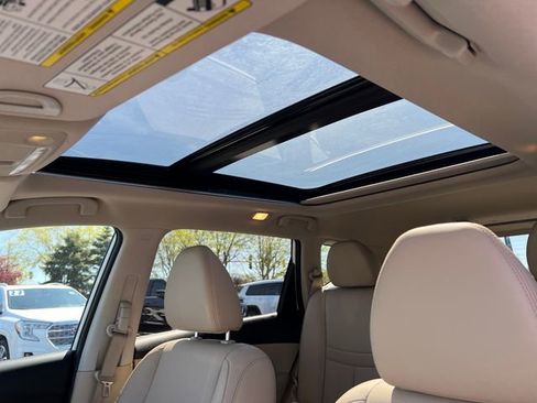 Used 2015 Nissan Rogue SL w/ SL Premium Package image 40