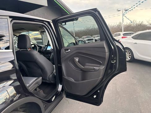 Used 2019 Ford Escape SE image 16