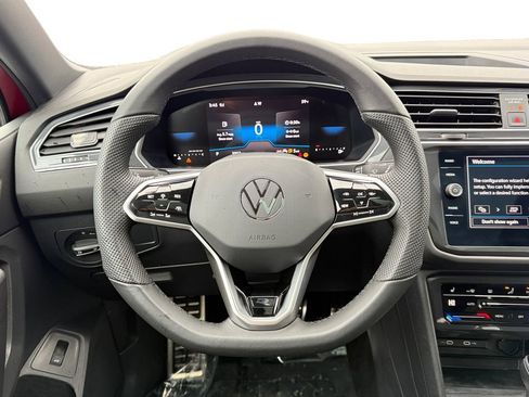 Used 2024 Volkswagen Tiguan SE R-Line image 12