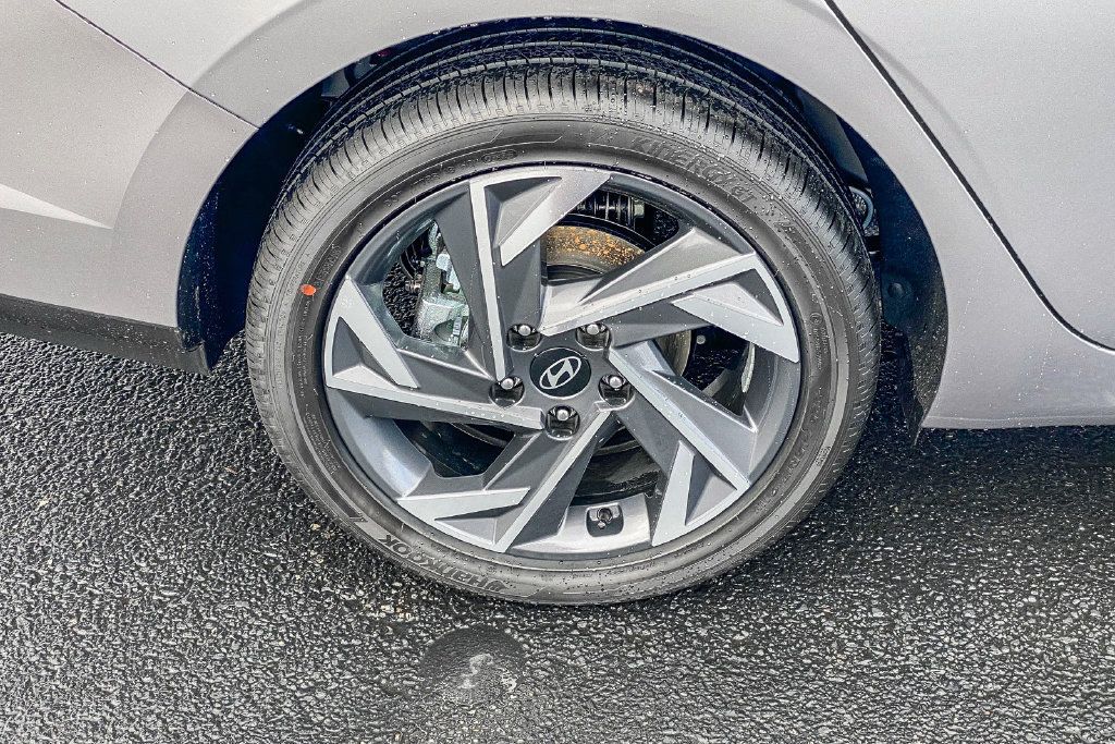 Certified 2026 Hyundai Elantra SEL FWD image 11