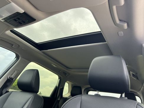 Used 2025 Nissan Rogue Platinum AWD/4WD image 11