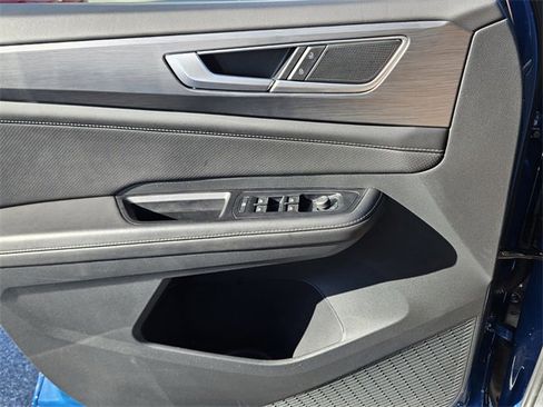 Certified 2025 Volkswagen Atlas Cross Sport SE image 28