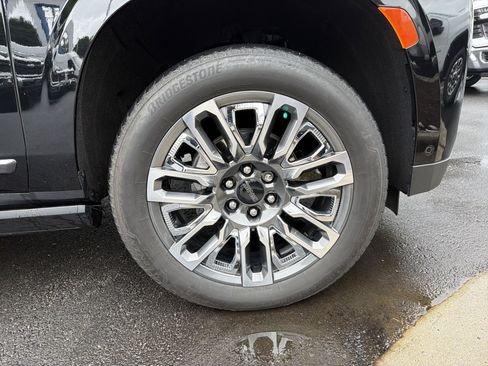 Used 2024 GMC Yukon XL Denali Ultimate AWD/4WD image 13