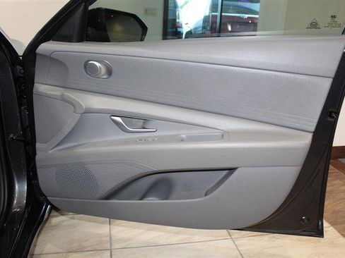 Used 2021 Hyundai Elantra SEL FWD image 31