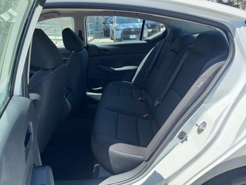 Used 2025 Nissan Altima 2.5 SV FWD image 21