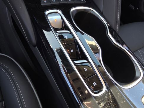 Used 2023 Buick Envision Avenir image 18