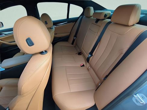 Used 2023 BMW 540i w/ Premium Package image 12