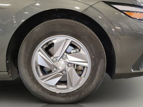 Used 2024 Hyundai Elantra SE FWD image 25