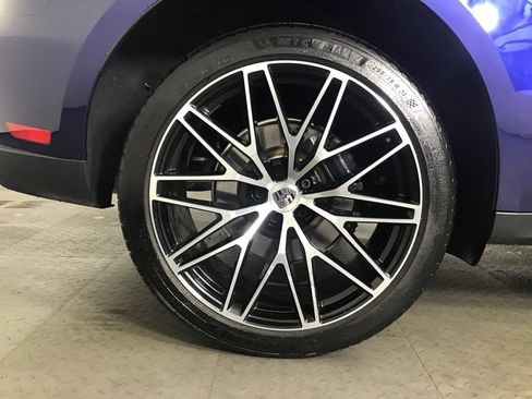 Certified 2026 Porsche Macan AWD/4WD image 13