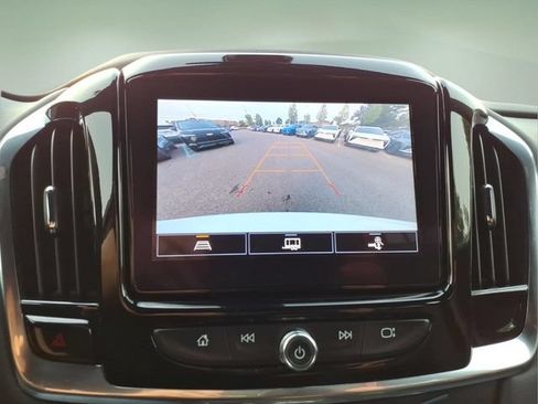 Used 2023 Chevrolet Traverse LT FWD image 23