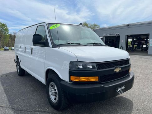 Used 2018 Chevrolet Express 2500 RWD image 6