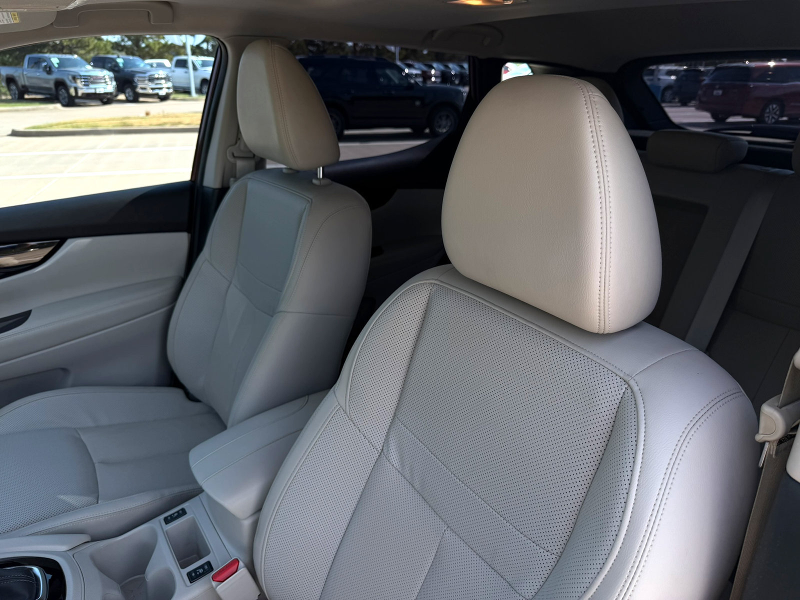 Used 2022 Nissan Rogue Sport SL w/ Premium Package FWD image 12