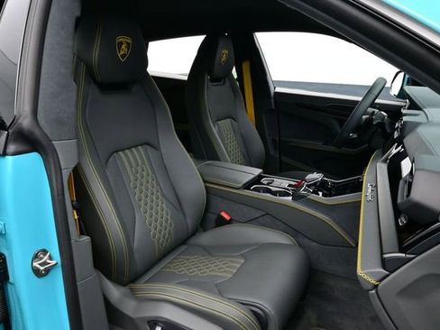 Used 2025 Lamborghini Urus SE AWD/4WD image 18