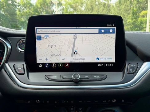 Used 2025 Chevrolet Blazer LT w/ Sound & Technology Package FWD image 19