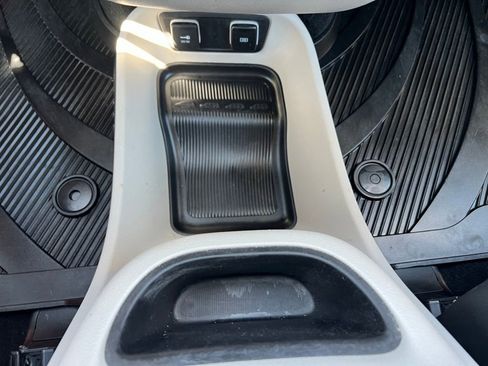 Used 2018 Chrysler Pacifica Touring-L Plus FWD image 35