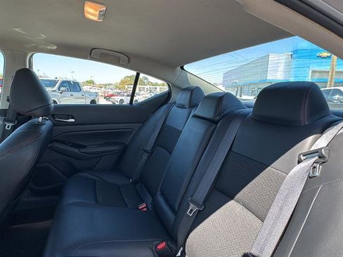 Used 2024 Nissan Altima 2.5 SR FWD image 12