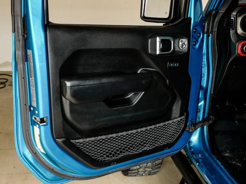 Used 2019 Jeep Wrangler Sport AWD/4WD image 38