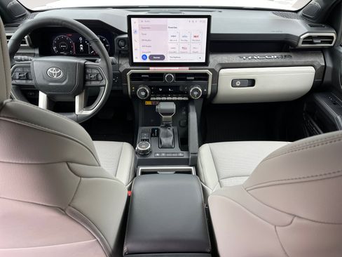 Used 2024 Toyota Tacoma 4x4 Double Cab image 13